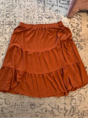 Women's Tiered Midi Skirt - Rust